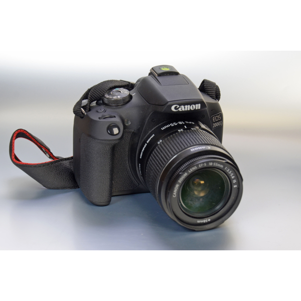 Canon EOS 2000D + EF-S 18-55 03