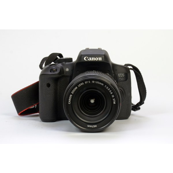 Canon EOS 750D + EF-S 18-135mm 04