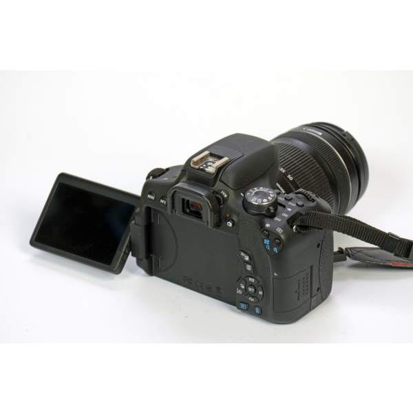 Canon EOS 750D + EF-S 18-135mm 05