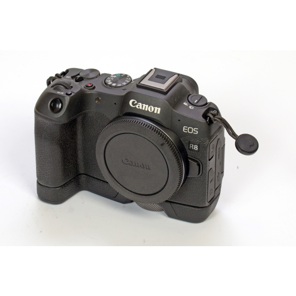 Canon EOS R8 váz 03