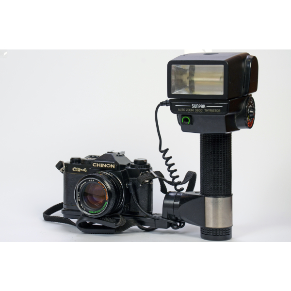 Chinon CE-4 + 50mm F1.4 + Sunpak vaku 03