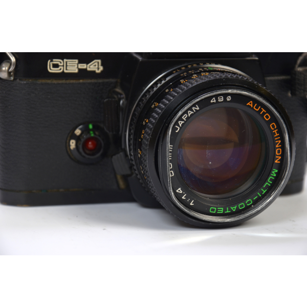 Chinon CE-4 + 50mm F1.4 + Sunpak vaku 06