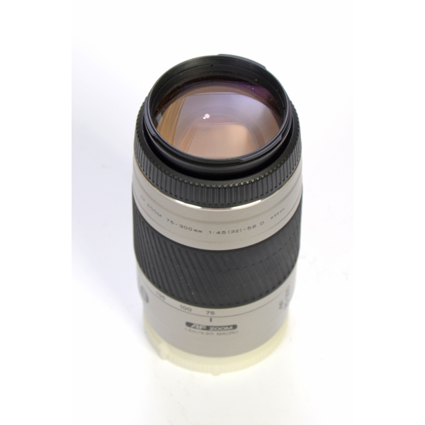 Minolta AF Zoom 75-300mm f/4.5-5.6 04