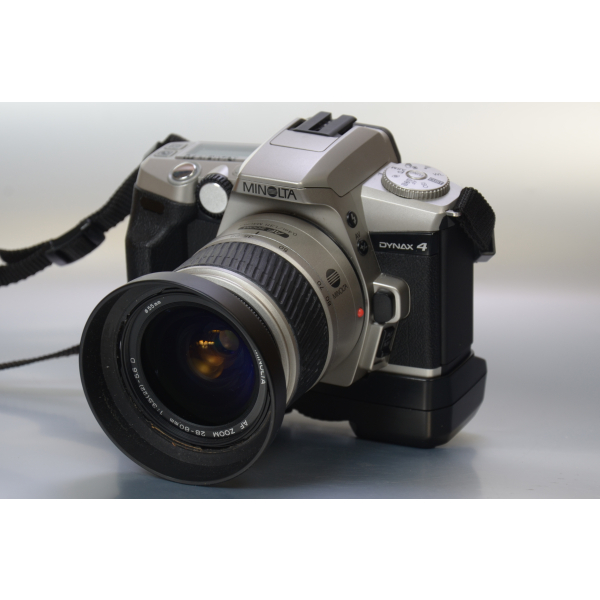 Minolta Dynax 4 + 28-80 + BP-200 03