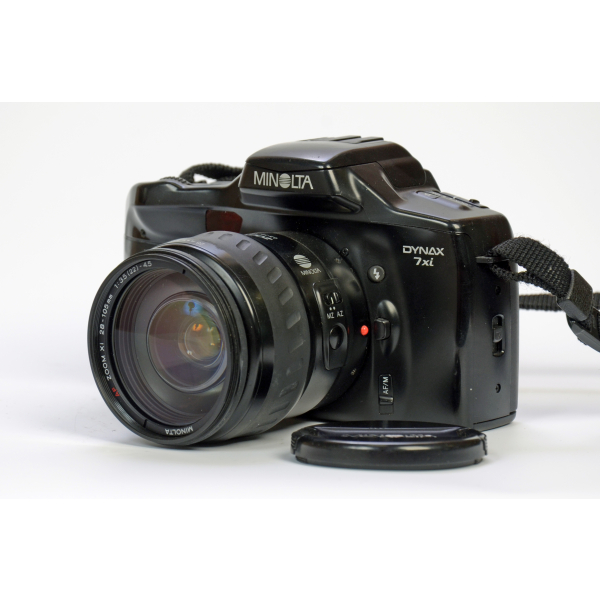 Minolta Dynax 7xi + zoom xi 28-105mm objektív 03