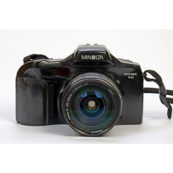 Minolta Dynax 7xi + zoom xi 28-105mm objektív 04