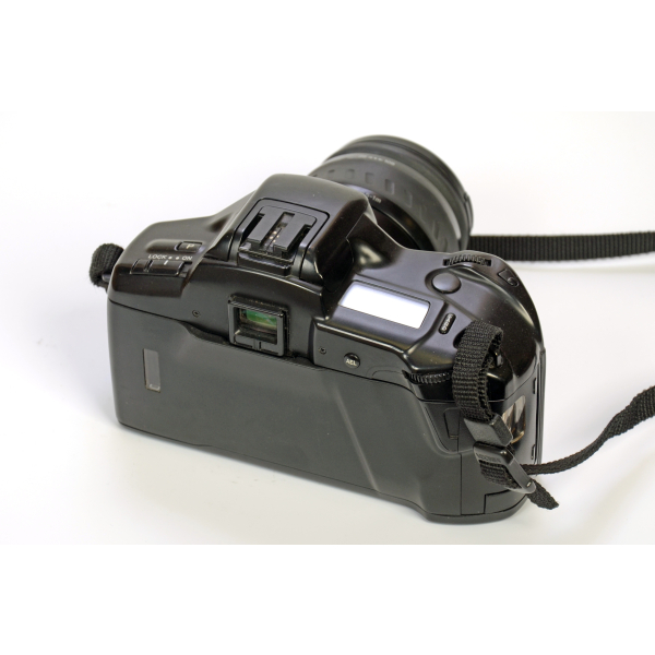 Minolta Dynax 7xi + zoom xi 28-105mm objektív 05