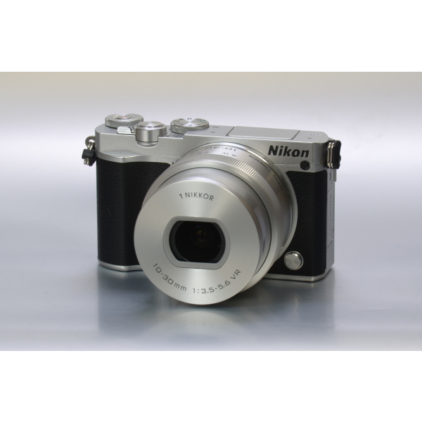 Nikon 1 J5 + 1 Nikkor 10-30mm f/3.5-5.6 VR objektív 04