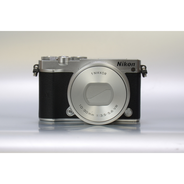 Nikon 1 J5 + 1 Nikkor 10-30mm f/3.5-5.6 VR objektív 06