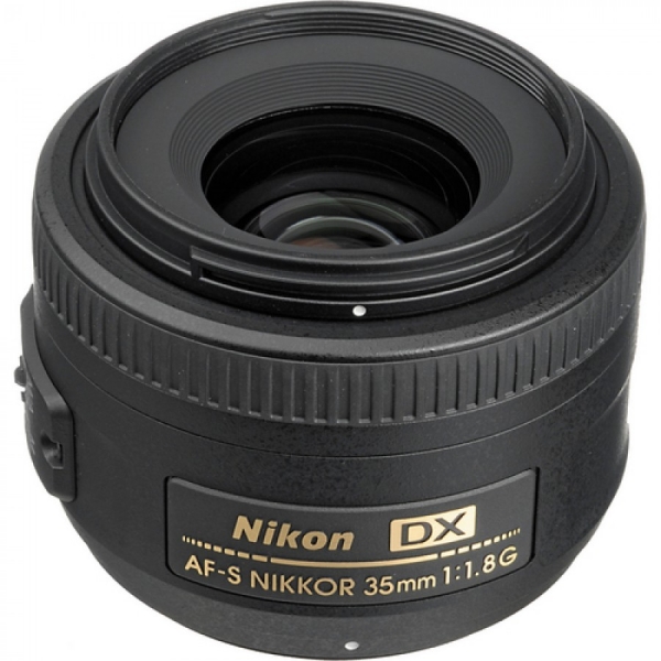 Nikon AF-S DX NIKKOR 35mm f/1.8G objektív 04