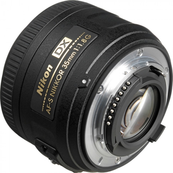 Nikon AF-S DX NIKKOR 35mm f/1.8G objektív 05