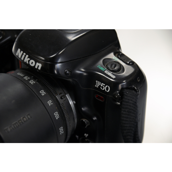 Nikon F50 + Tamron 28-200mm + Sunpak B3600 DX 07