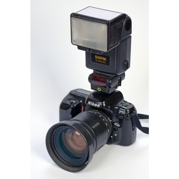 Nikon F50 + Tamron 28-200mm + Sunpak B3600 DX 03