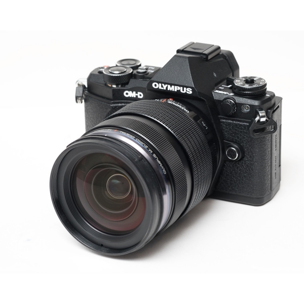 Olympus OM-D E-M1 Mark III digitális fényképezőgép 1240 KIT, ED 12‑40mm 1:2.8 PRO objektívvel 03