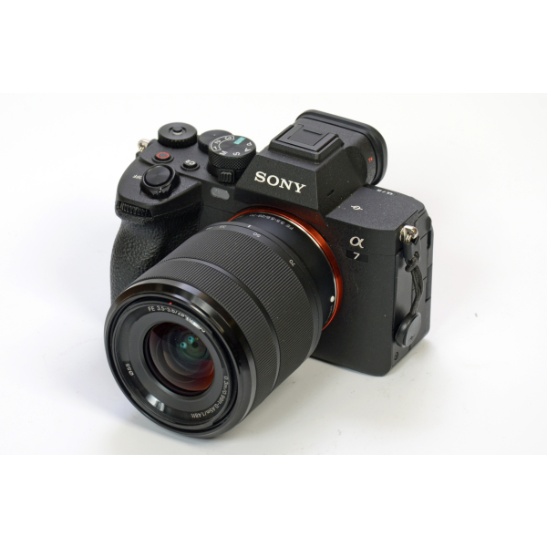 Sony Alpha 7 IV + 28-70mm F3.5-5.6 OSS II 03